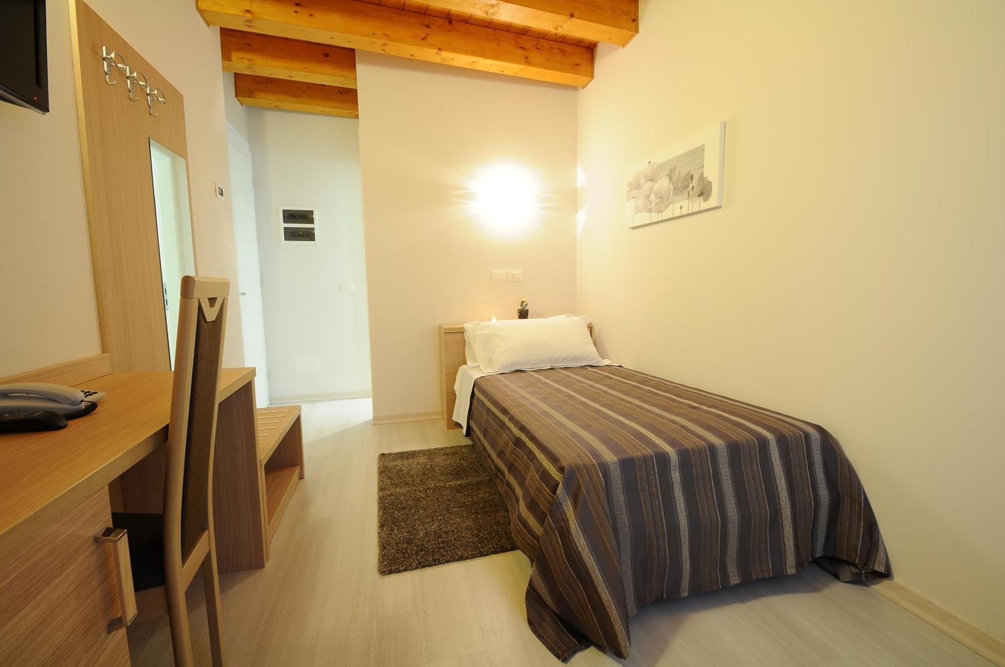 Albergo Leon Bianco Gonàrs Exterior foto