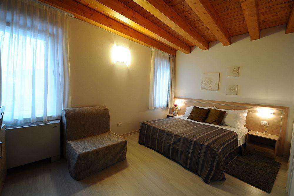 Albergo Leon Bianco Gonàrs Exterior foto
